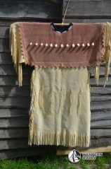 Kožené indiánské šaty s losími zuby