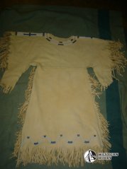 Kožené indiánské šaty s výšivkou