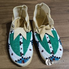 Celovyšívané mokasíny