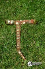 Ženský indiánský opasek puklicový