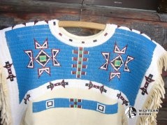 Indiánské šaty kožené s výšivkou