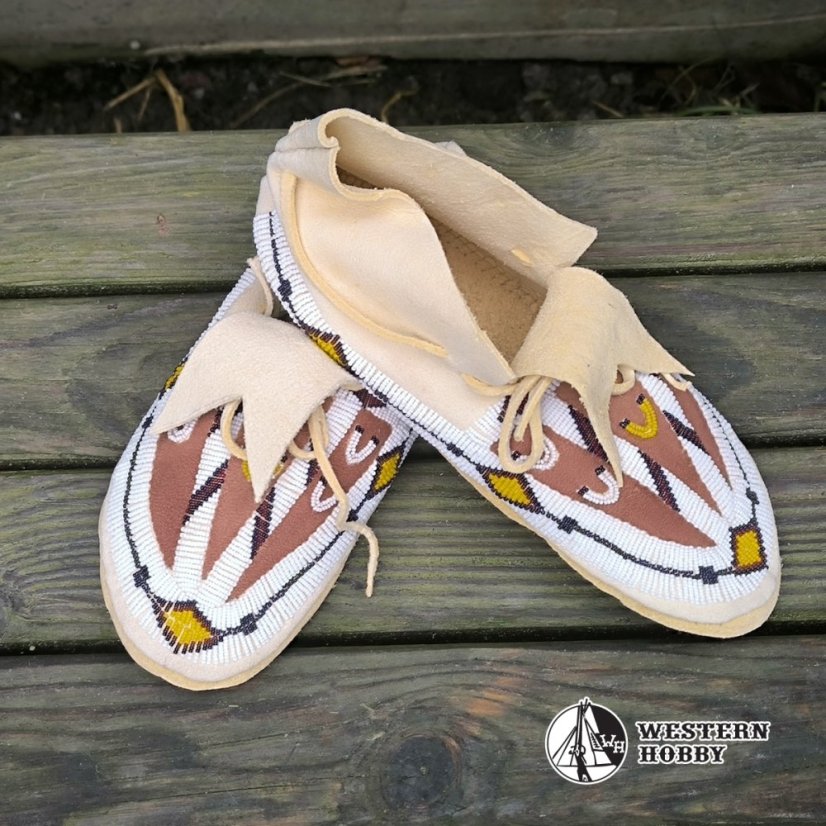 Mokasíny částečně vyšívané