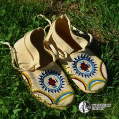 Mokasíny s korálkovou výšivkou