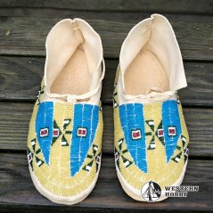 Celovyšívané mokasíny