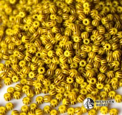 Žluté korálky s pruhem - 50ks