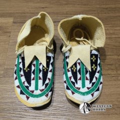 Celovyšívané mokasíny