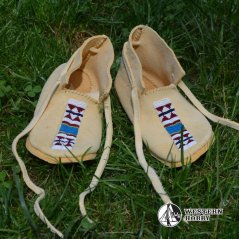 Mokasíny s jednoduchou výšivkou