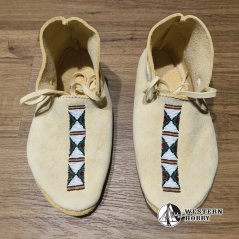 Mokasíny s jednoduchou výšivkou