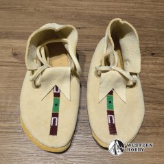 Mokasíny s jednoduchou výšivkou