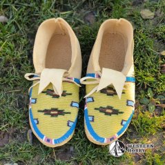 Celovyšívané Vraní mokasíny