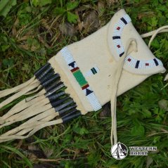 Vyšívaný váček na opasek