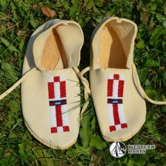 Mokasíny s korálkovou výšivkou