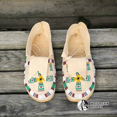 Mokasíny s korálkovou výšivkou