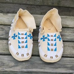 Mokasíny s výšivkou