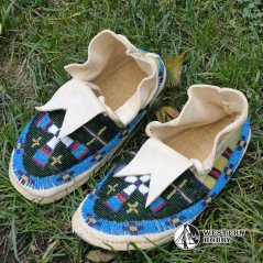 Celovyšívané mokasíny