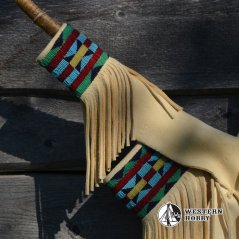 Toulec s bohatou výšivkou