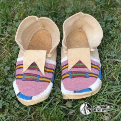 Celovyšívané Crow mokasíny