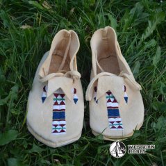 Mokasíny s korálkovou výšivkou