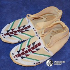 Mokasíny s výšivkou