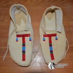 Mokasíny s jednoduchou výšivkou