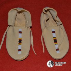 Mokasíny s jednoduchou výšivkou