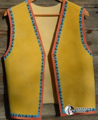Vesta jen lehce vyšívaná