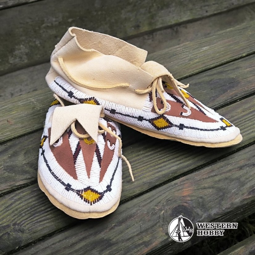 Mokasíny částečně vyšívané