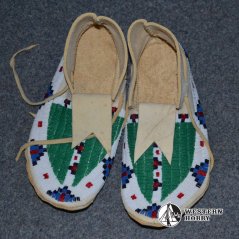 Celovyšívané mokasíny