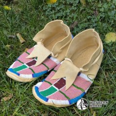 Celovyšívané Vraní mokasíny