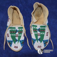 Celovyšívané mokasíny