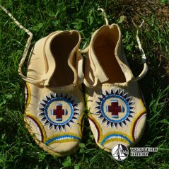 Mokasíny s korálkovou výšivkou