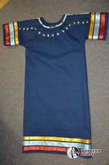 Dívčí látkové šaty s výšivkou