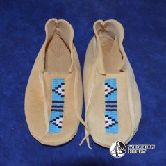 Mokasíny s jednoduchou výšivkou