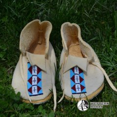 Mokasíny s korálkovou výšivkou