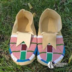 Celovyšívané Vraní mokasíny