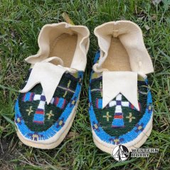 Celovyšívané mokasíny