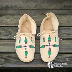 Mokasíny s částečnou výšivkou