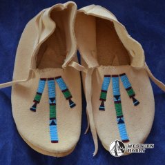 Mokasíny s korálkovou výšivkou