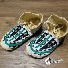 Celovyšívané mokasíny