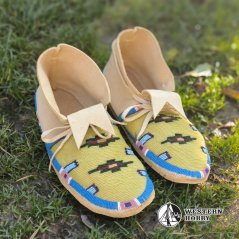 Celovyšívané Vraní mokasíny