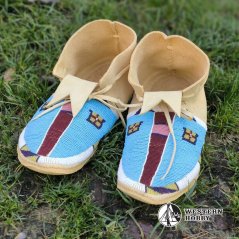 Celovyšívané Crow mokasíny