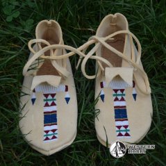 Mokasíny s korálkovou výšivkou